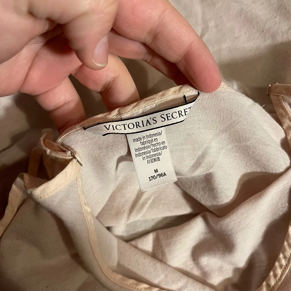 Victoria Secret Woman's Light Pink Classic Lightweight Tank Top Size Medium - Image 6