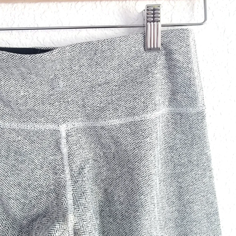 Lululemon Herringbone Light Gray Cropped Leggings Sz 4 Rare Pattern - Image 5