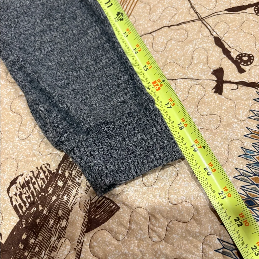 Lucky Brand grey V-neck, long-sleeved, "cloud knit"/"brushed knit" tunic Wmns M - Image 9