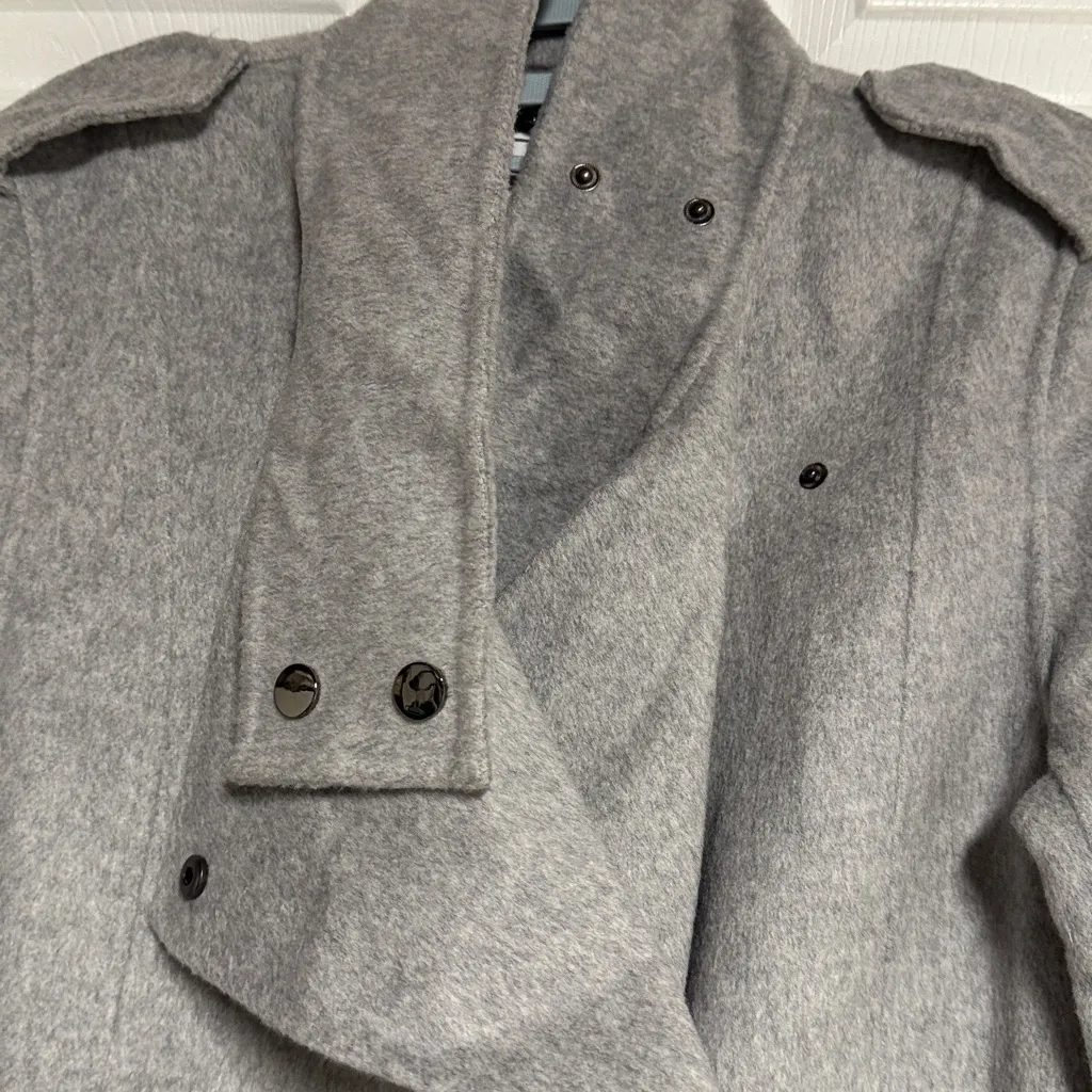 Stylish Gray Women's Coat - Image 5