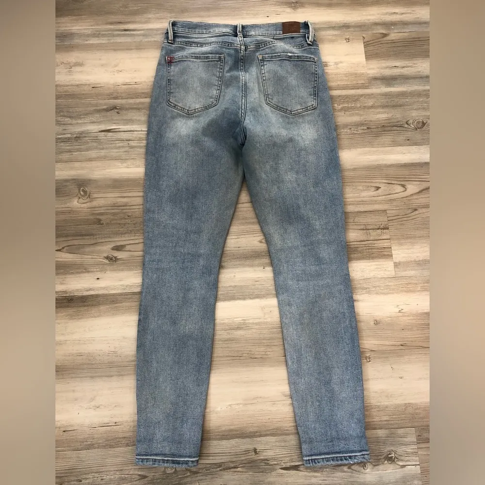 BDG Urban Outfitters Twig High Rise Jeans, Size 27, inseam is 28 NWOT - Image 2