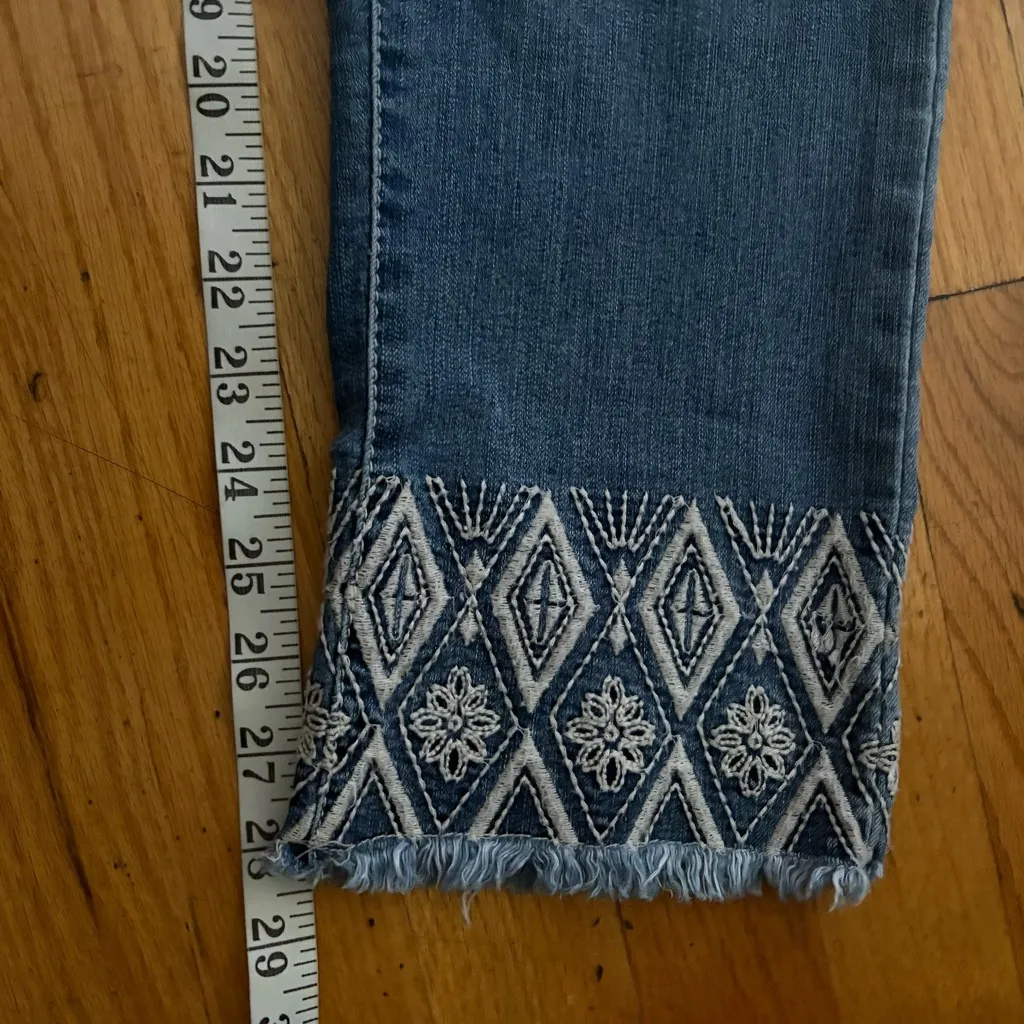 Massini Embroidered Cuff Ankle Jeans Size 6 - Image 4