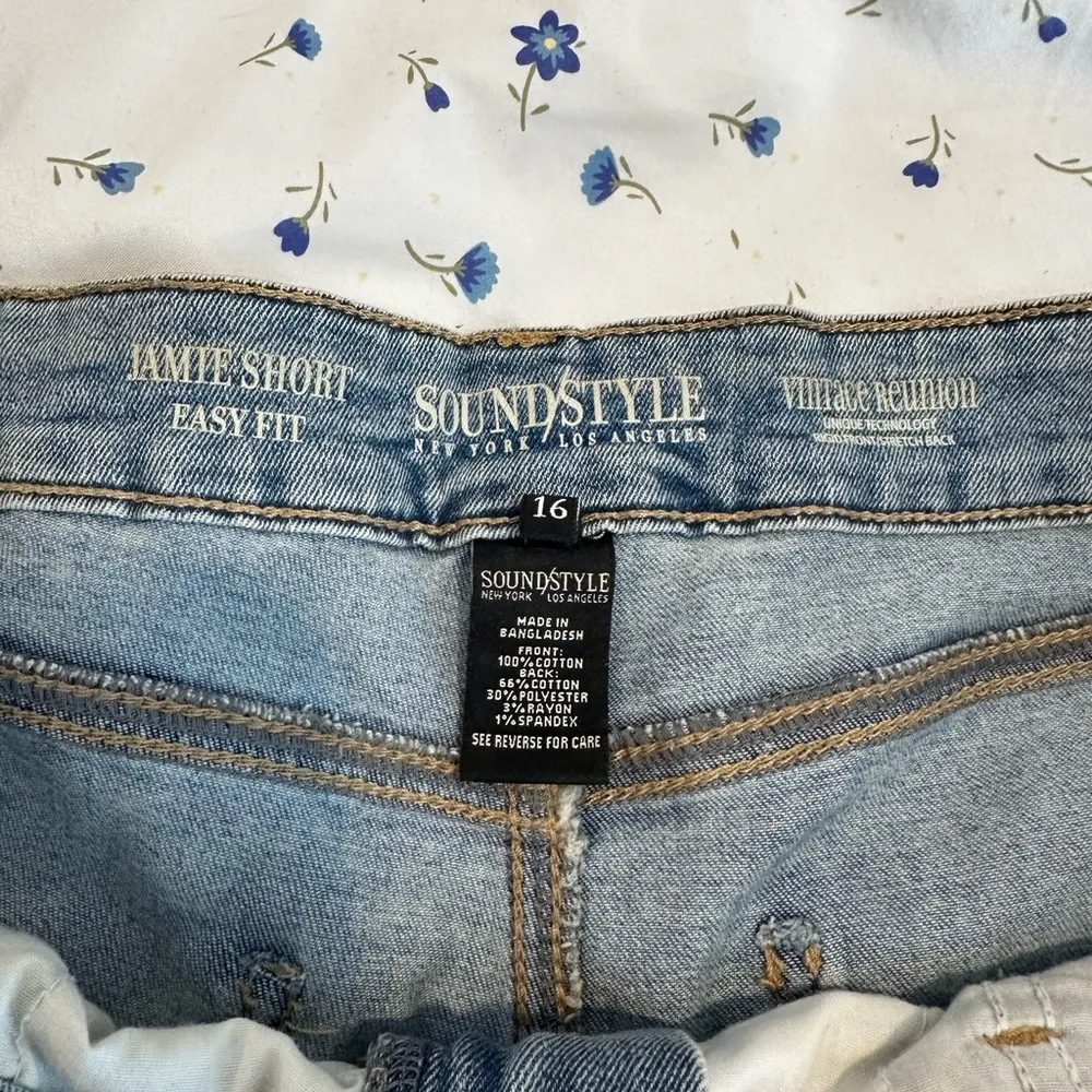 NWOT Women’s Sz: 16 Sound/ Style Easy Fit Tummy Control Distressed Jean Shorts. Blue - Image 6