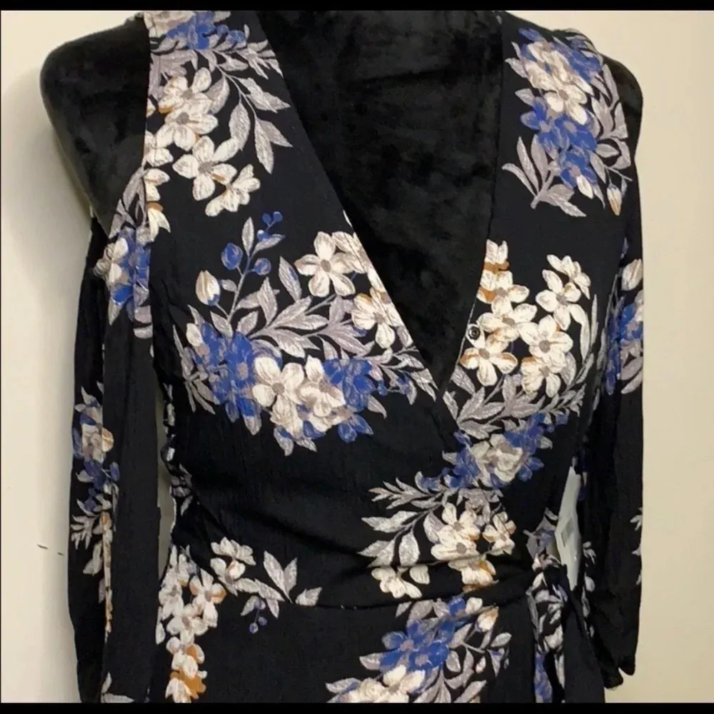 Altar’d State NWT Floral Wrap Cold Shoulder Dress Size Small - Image 3