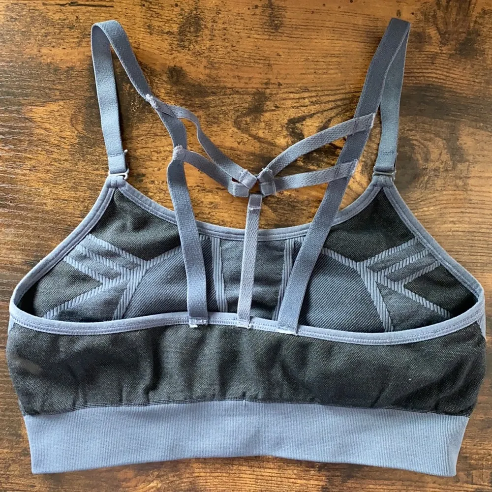 Small grey sports / lounge bra - Image 4