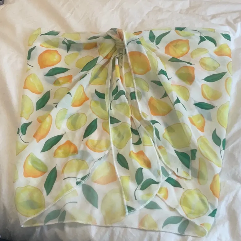 Never worn lemon Print sarong Size undefined - Image 2