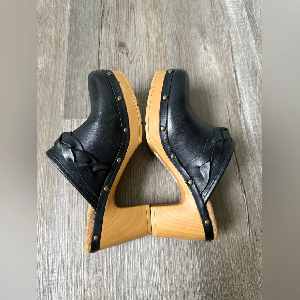 Clark’s Artisan Ledella Meg Black Leather Clogs Mule Heels Wooden Heel Size 6 - Image 3