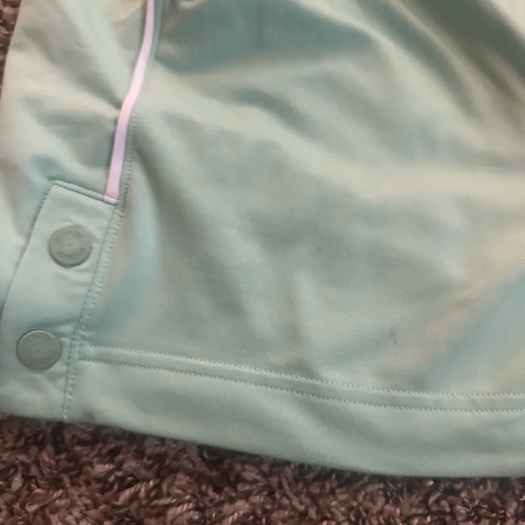 Gymshark shorts mint green with pockets and buttons! - Image 3