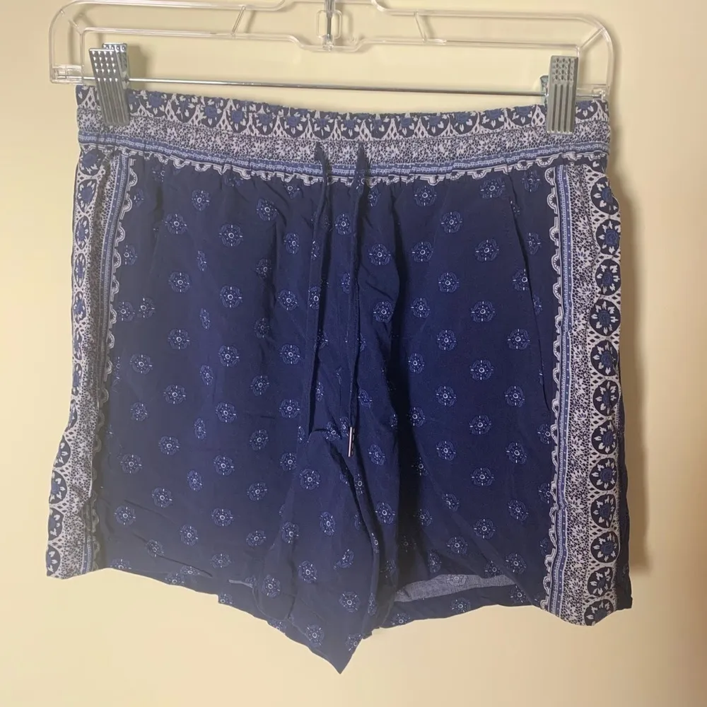 Lila Rose  Blue Pattern Shorts Size 2 - Image 2