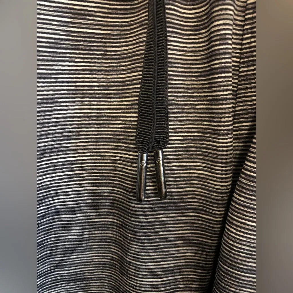 Lululemon On the Fly 7/8 Pants Striped Gray Pull On Size 6 - Image 7