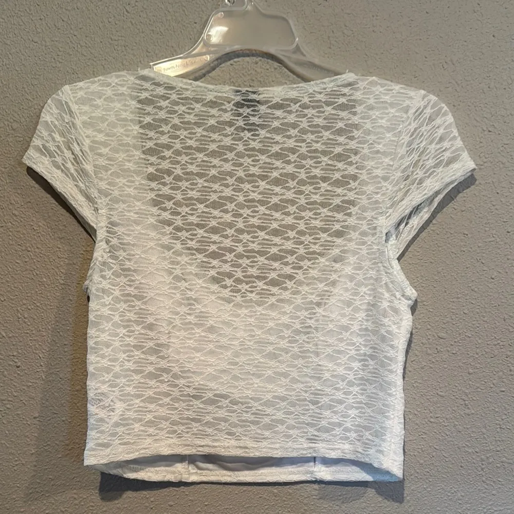 Wild Fable White Fitted Crop Blouse with Cap Sleeves - Image 3