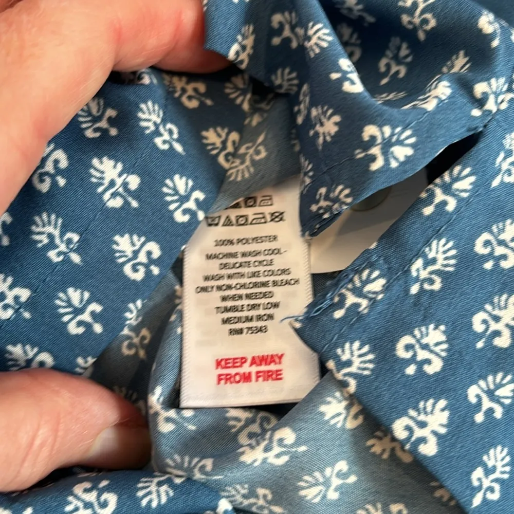 Haute Hippie blue and white fleur di lis design 2 piece short pajamas - Image 11