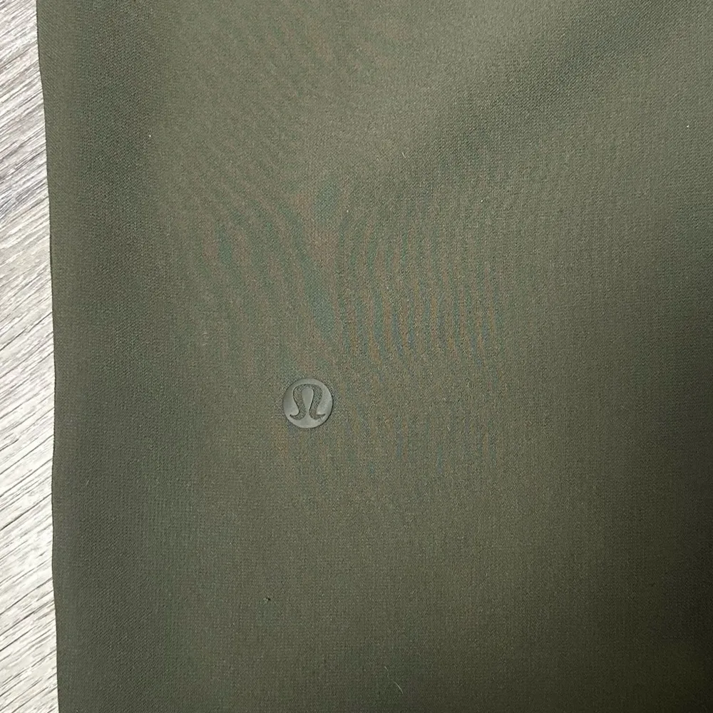 Lululemon On the Fly Crop Woven 23" Dark Olive Green Pants - Image 5