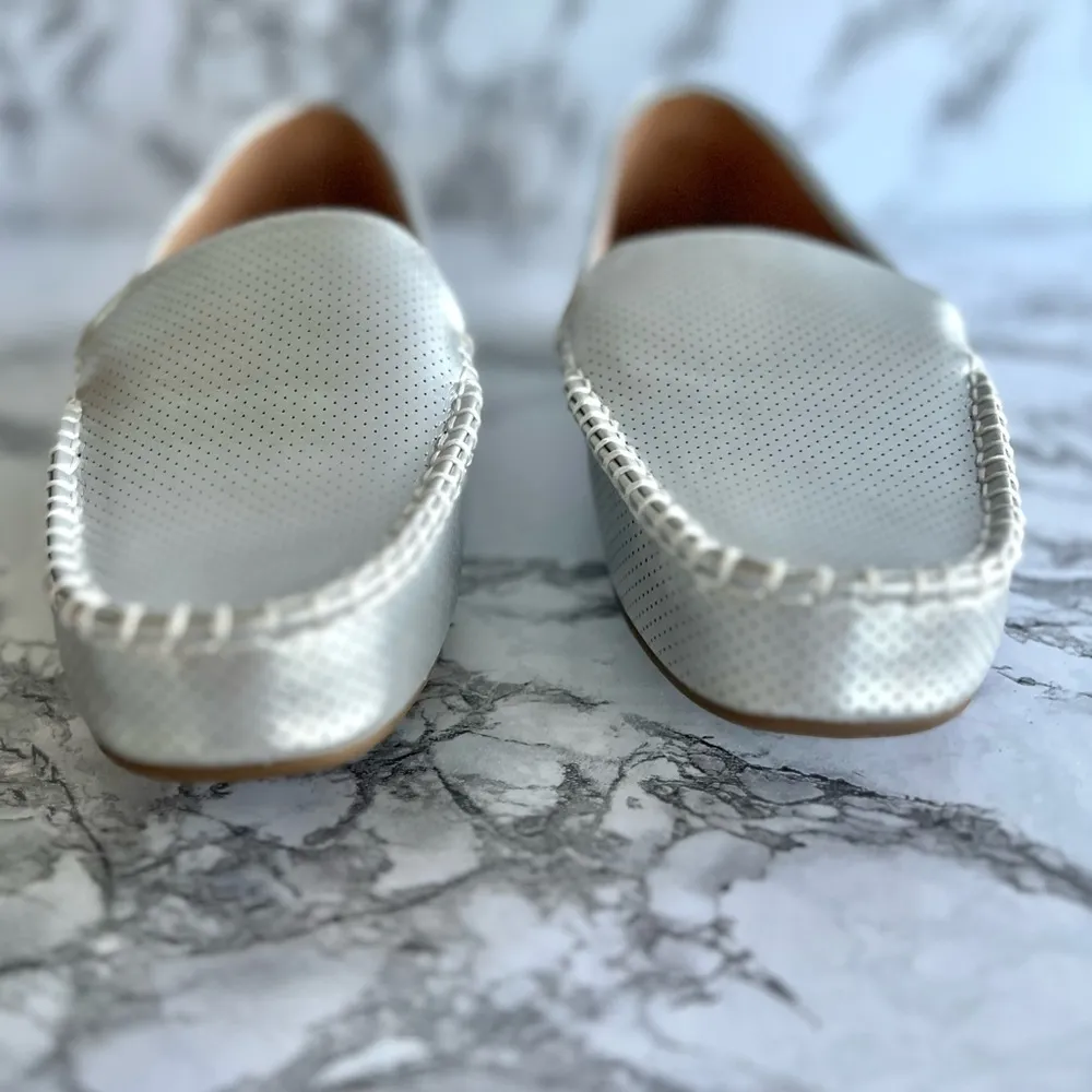 Journee Collection Halsey Moc Toe Silver Faux Leather Perforated Loafers NWOT 9 - Image 5