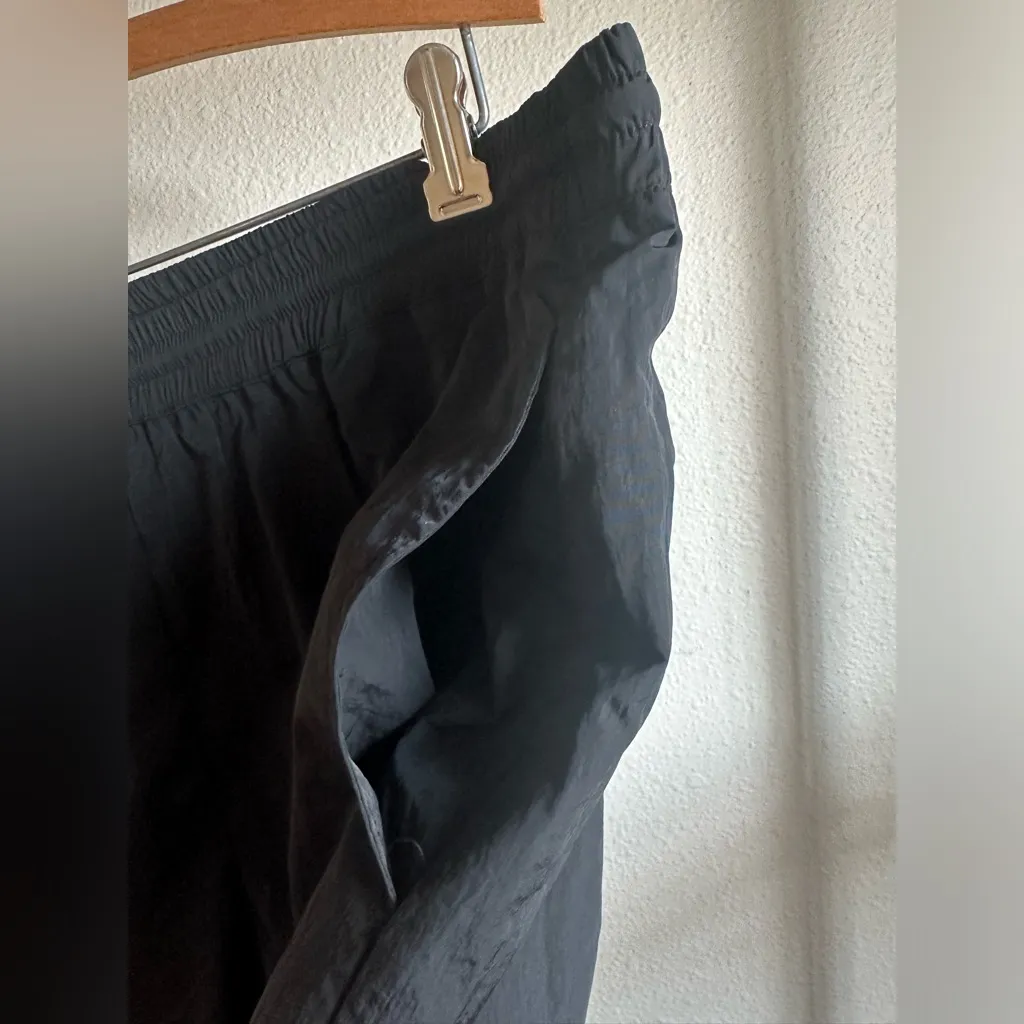 Good American Black Windbreaker Pants - Image 8