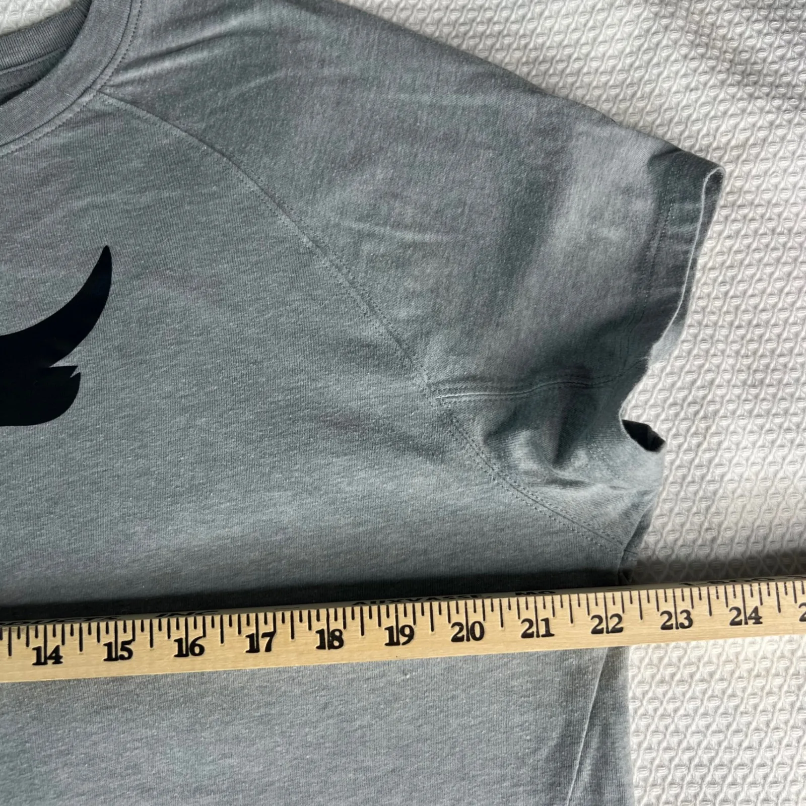 Under Armour Project Rock Bull Logo T Shirt Women's Size Small Grey Loose Fit - Image 5