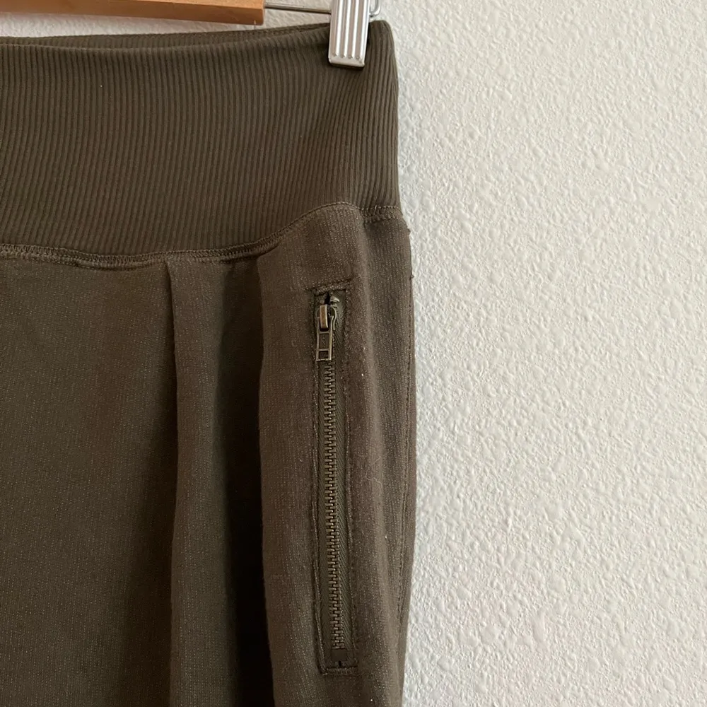 Free People FP Movement Mid Rise Ankle Length On Guard Olive Buckle Pant Small - Image 10