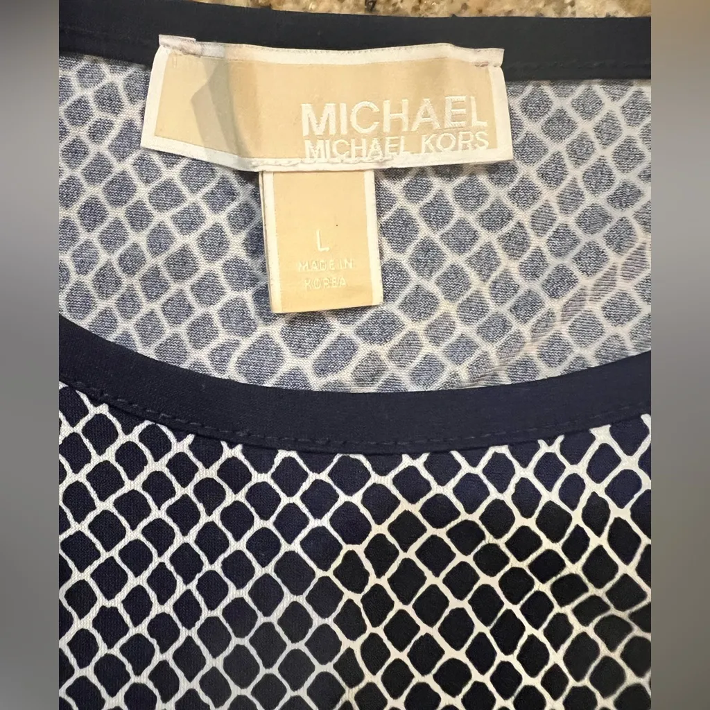 Michael Michael Kors Navy and White Patterned Blouse long bell sleeves EUC - Image 5
