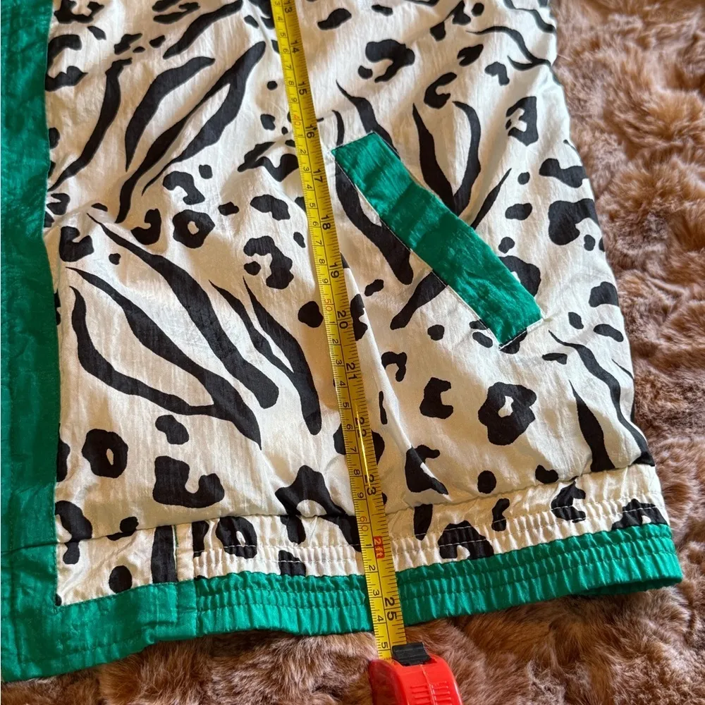 Vtg Casual Isle  Animal Print Jacket with Green Accents size M - Image 7