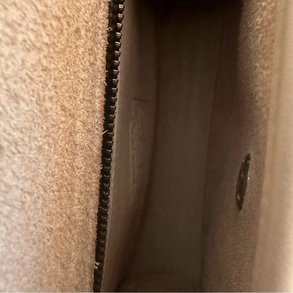 Vintage Coach Chrystie Crossbody 90s Small Handbag in Cream and Brass - Image 8