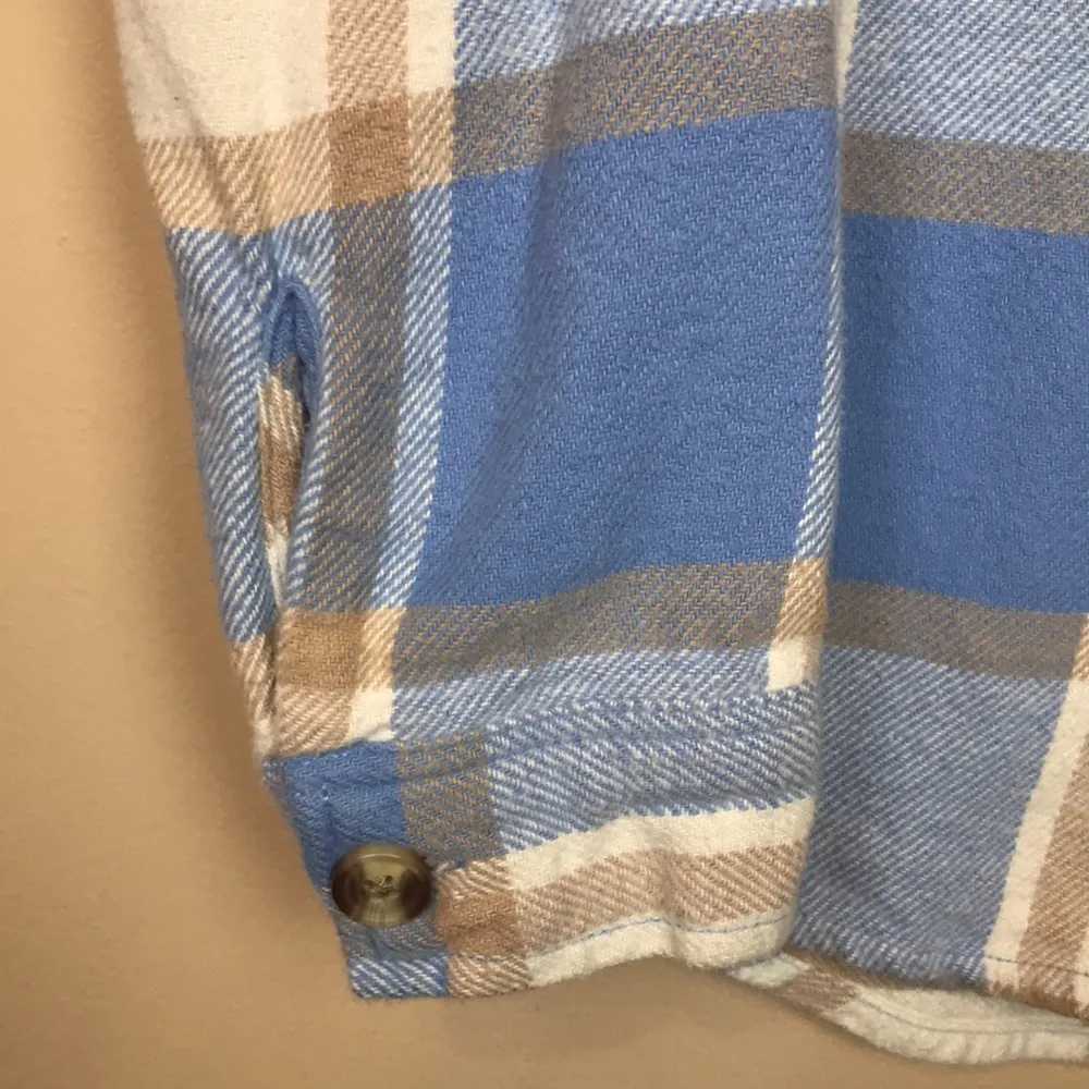 Hollister Women’s Boyfriend Fit Plaid Flannel Button-Up Shirt Shacket - Image 5