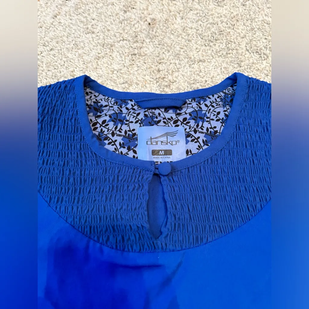 Dansko scrub top blue‎ size medium - Image 2