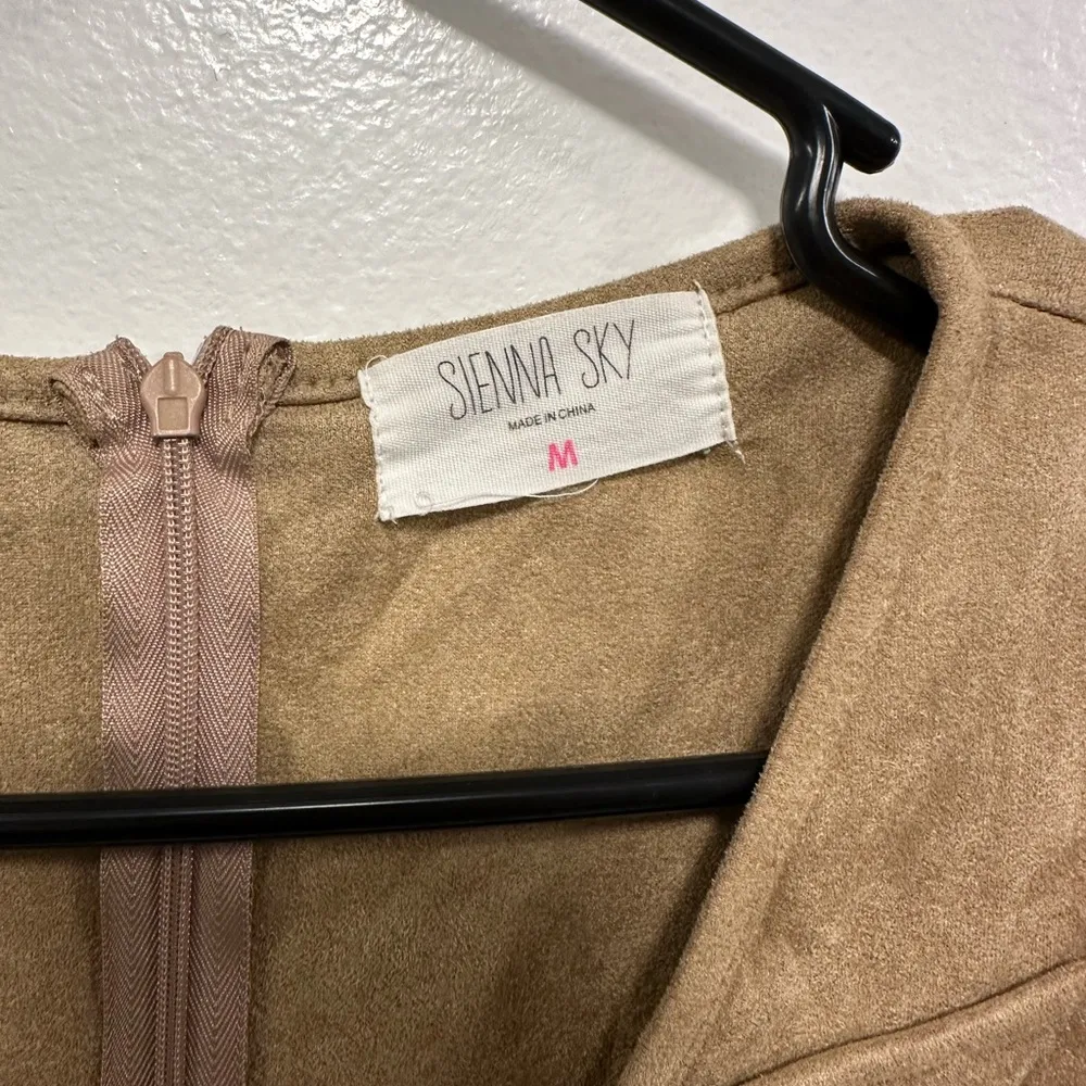 Sienna Sky beige tan sand color casual dress with pockets! Women’s size medium! - Image 2