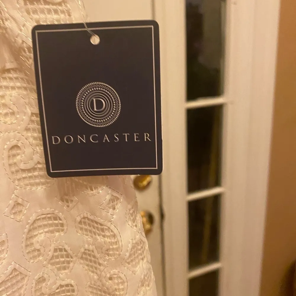Nwt DONCASTER WHITE SKIRT SIZE 4 BUT MEASUREMENTS SAY LARGER - Image 3