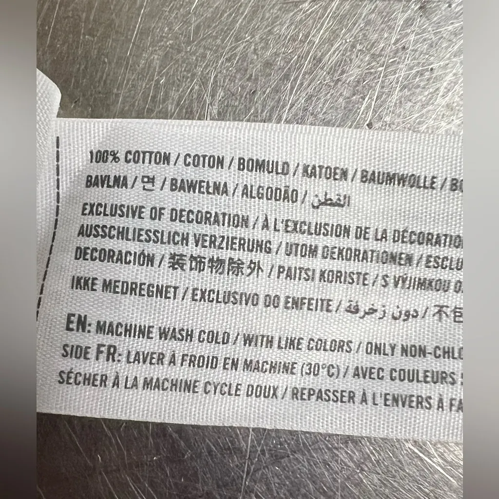 Hollister Womens White Malibu, California Flower T-shirt - Size Small - GUC - Image 5