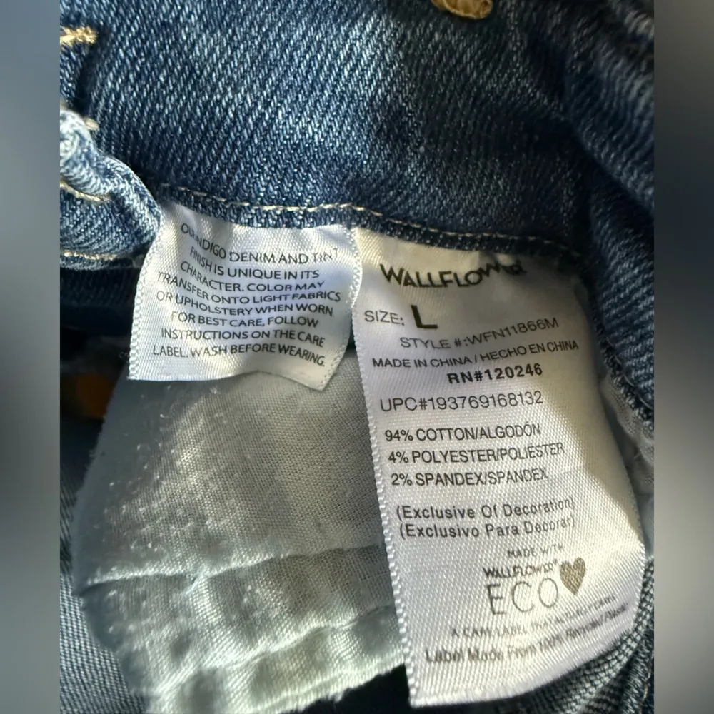 Wallflower Women’s Denim Shortalls size large - Image 10