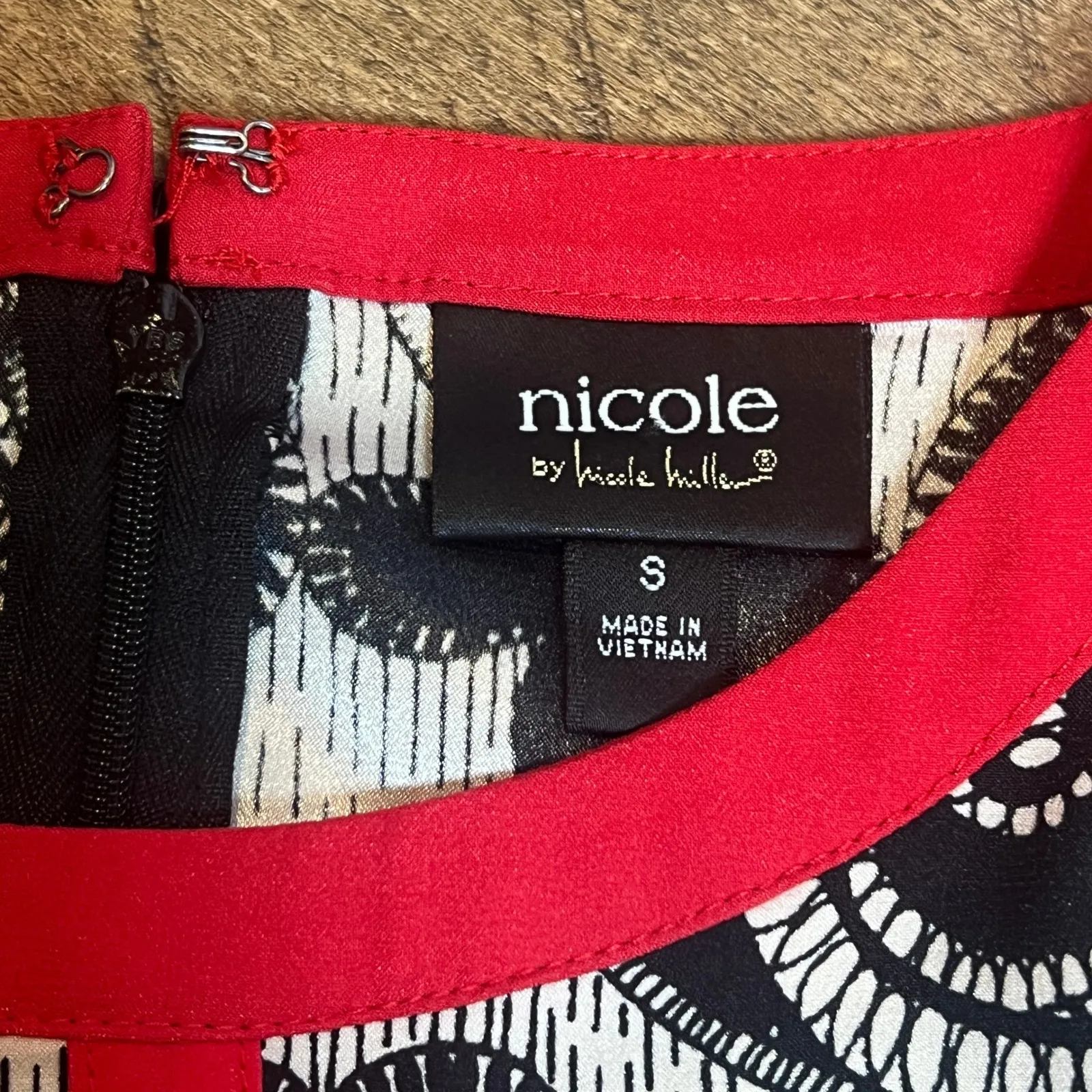 Nicole by Nicole Miller Sleeveless Peplum Top Black White Red Small - Image 4