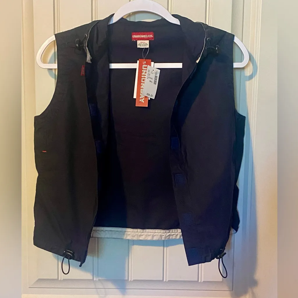 Vintage 90’s UnionBay Navy blue Nylon Hooded Vest NWT - Image 3