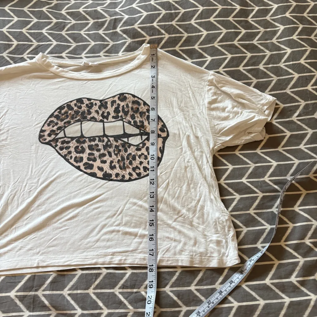 Women’s LEOPARD LIPS CROP TOP Size Small Rocker Animal Print Cropped Boxy Fit - Image 8