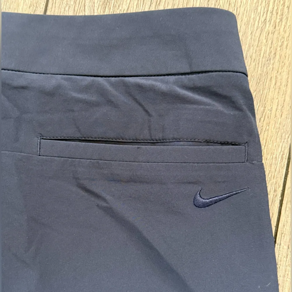 NEW! NIKE GOLF FLEX Women's Navy Shorts Standard Fit Pleated Pockets 7" Inseam - Image 6