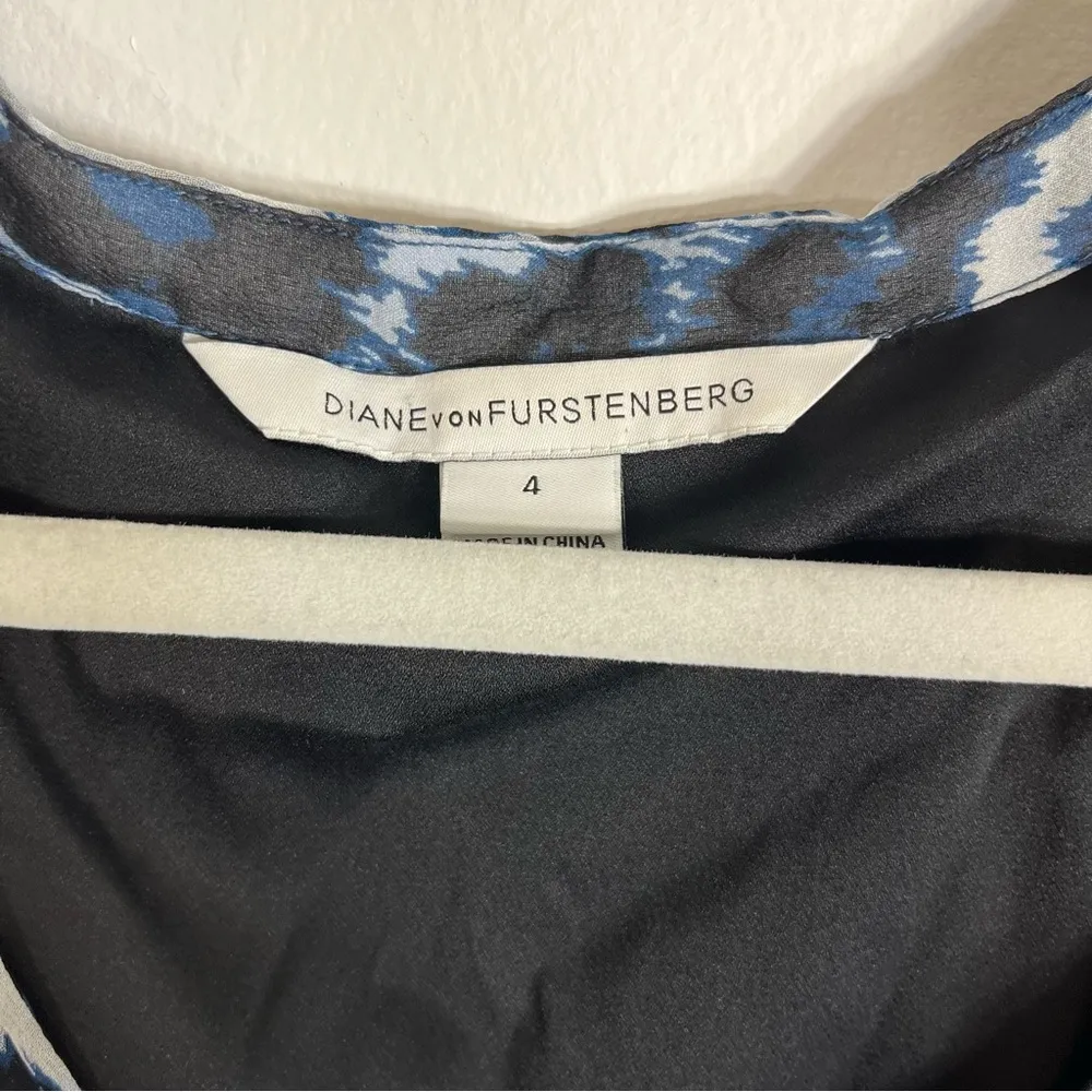 Diane Von Furstenberg Fleurette Blue Leopard Print Mini Dress Silk Size 4 - Image 4