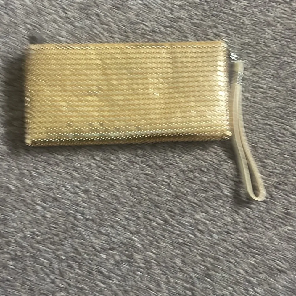 RSVP gold wristlet - Image 3