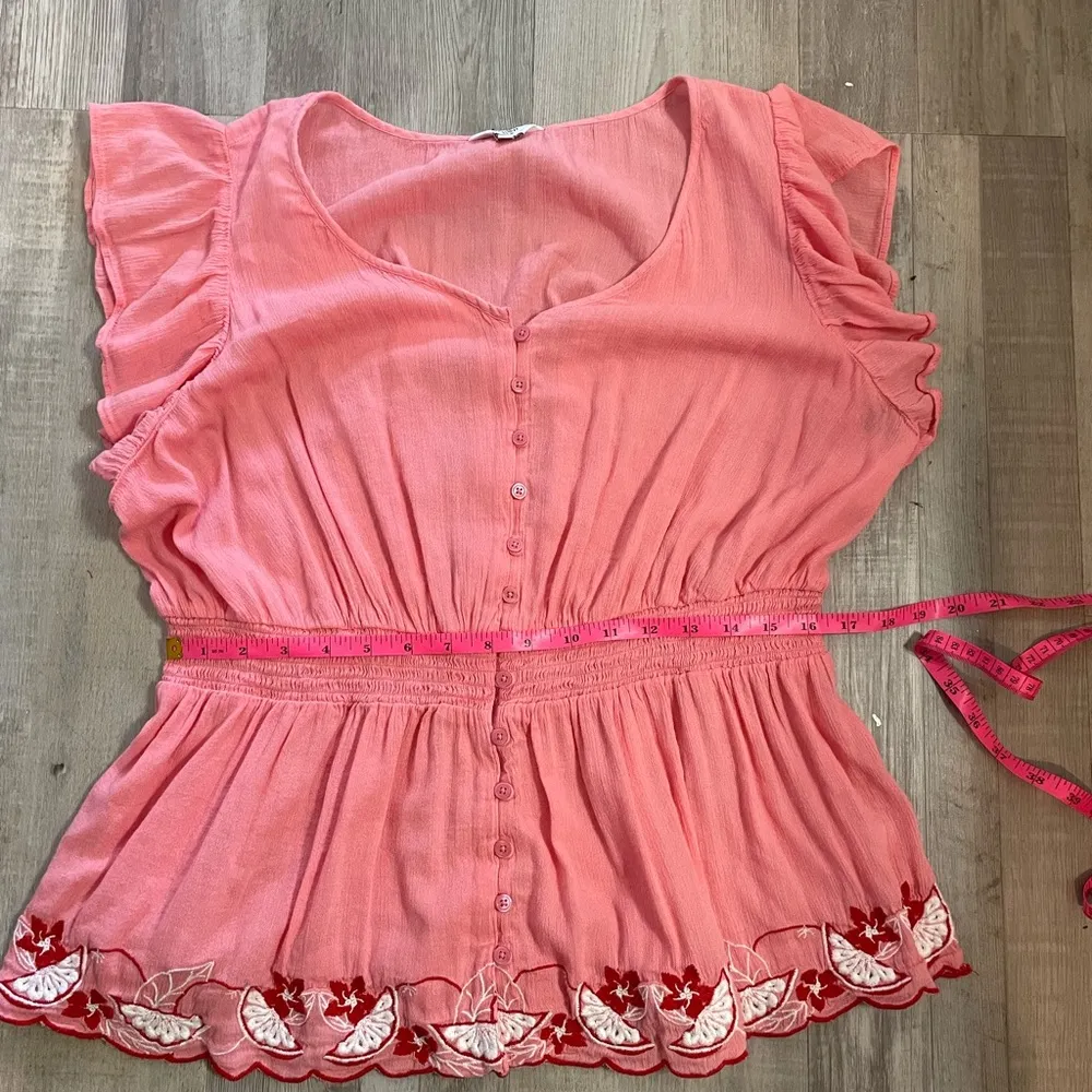 Crown & Ivy curvy flutter sleeve button up embroidered top Size 1X - Image 9