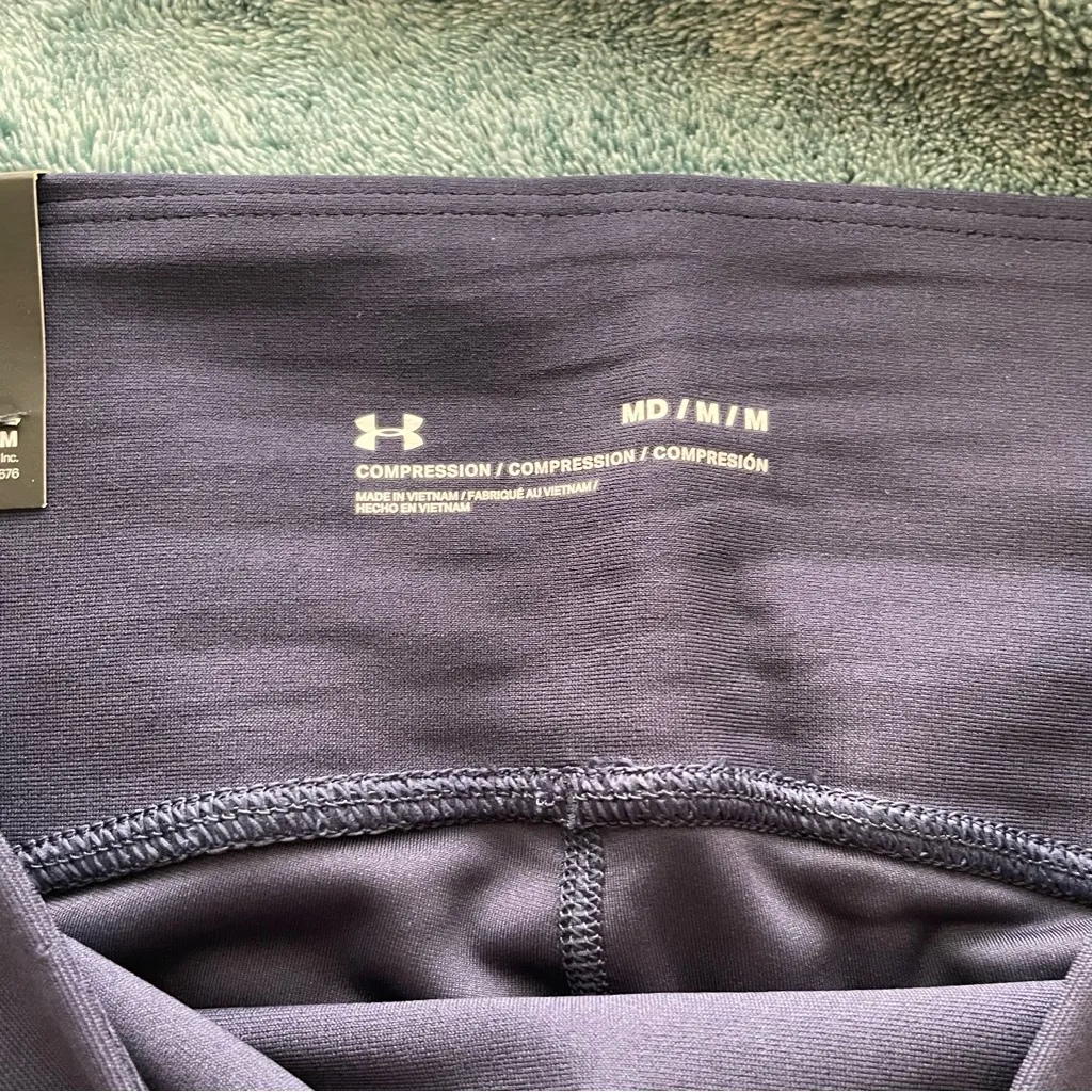 NWT Women's Navy Under Armour High Rise‎ Ankle Compression Legging size medium - Image 3