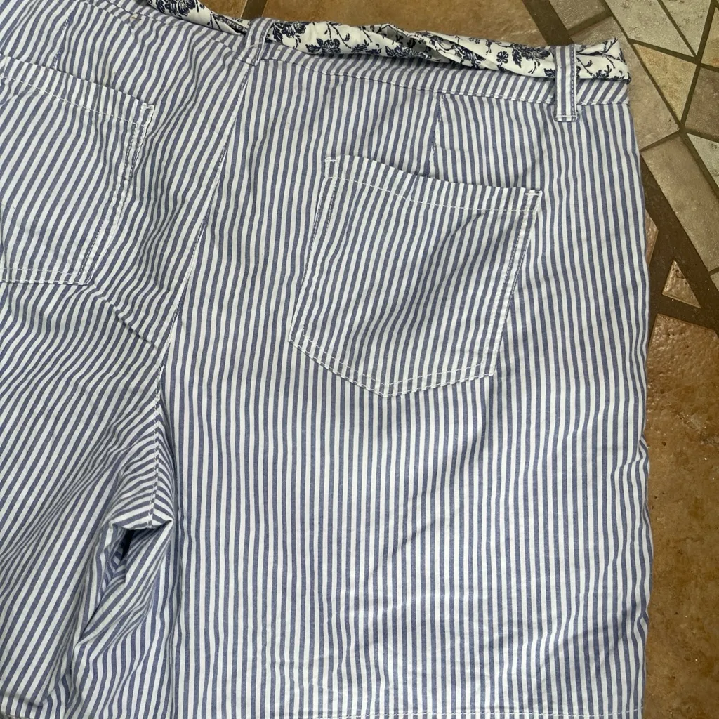 St. John's Bay Blue Striped Women's nautical lined Shorts with Floral Belt - Image 5