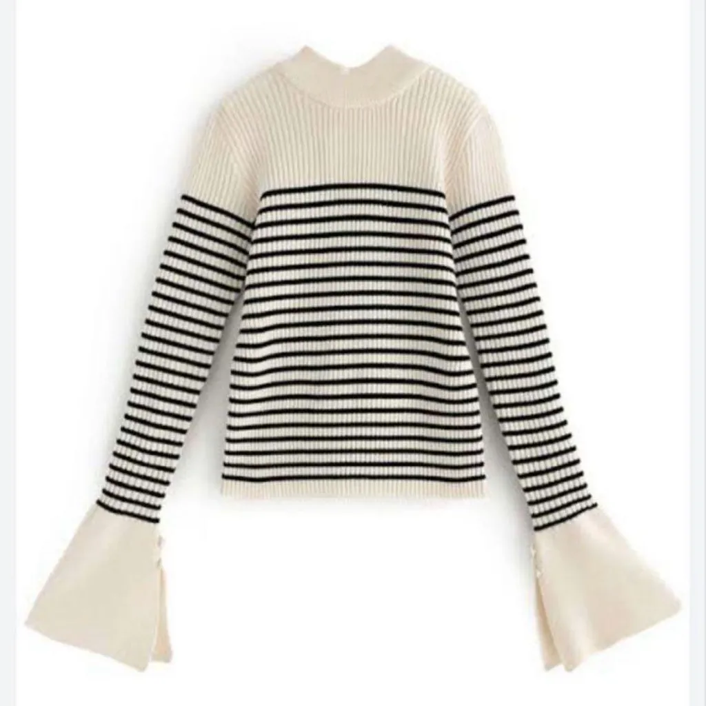 GRL NEW Mock Neck Stripe High Neck Cropped Bell Sleeve Sweater Old Money Size L White Size L - Image 2