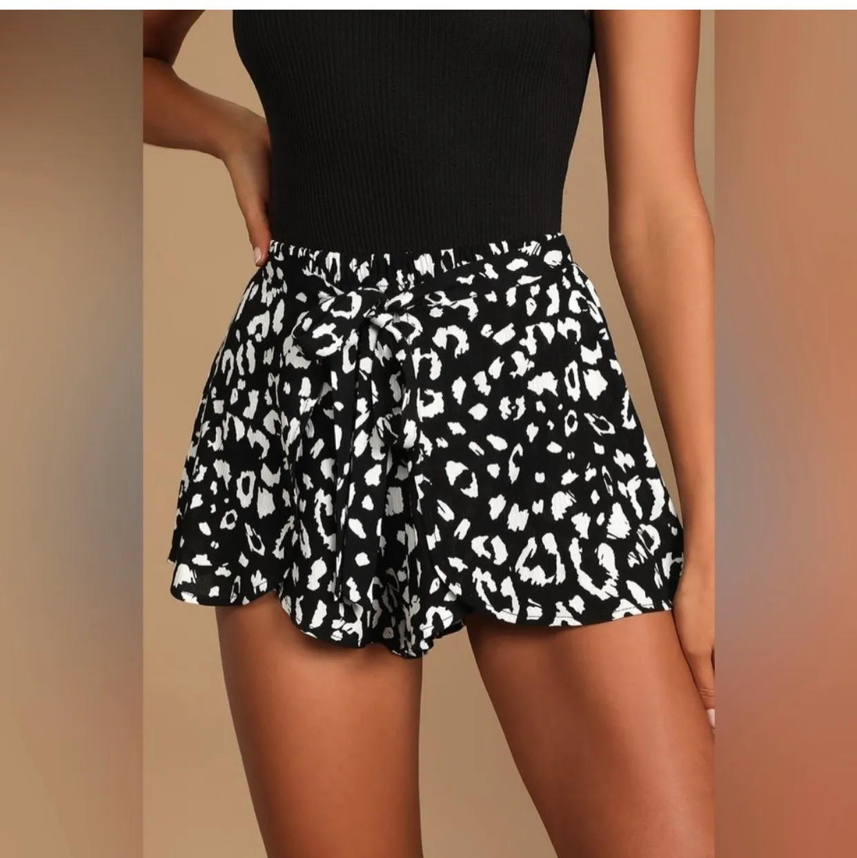 Lulus NWT  Shorts - Image 2