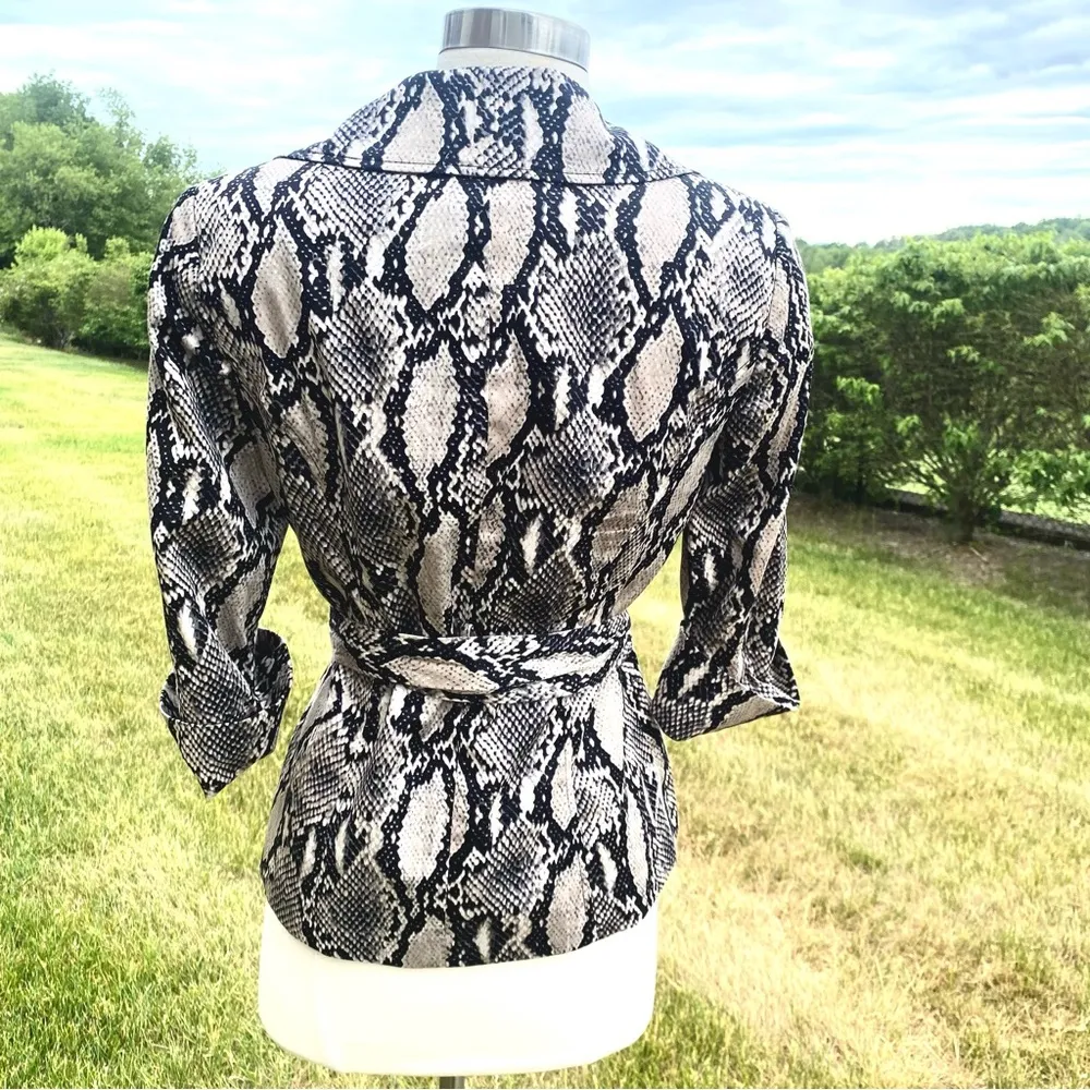 🌹HP🌹Focus 2000 Black & Gray Snake Print Petite Blazer Size 6P - Image 10