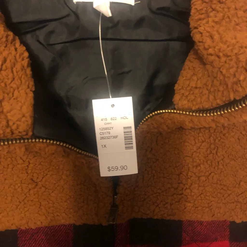 Buffalo plaid Sherpa best. Size 1X - Image 2