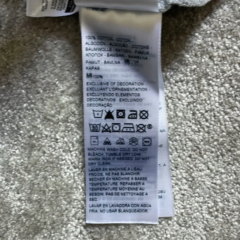 Levi’s gray women’s graphic tee - Image 5