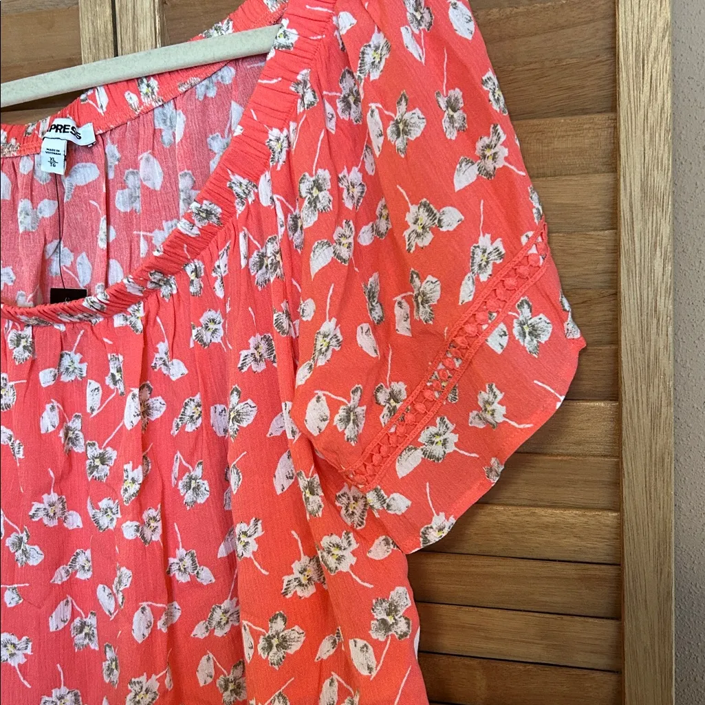 EXPRESS size XL on or off shoulder rayon crop top floral blouse shirt NWT - Image 3