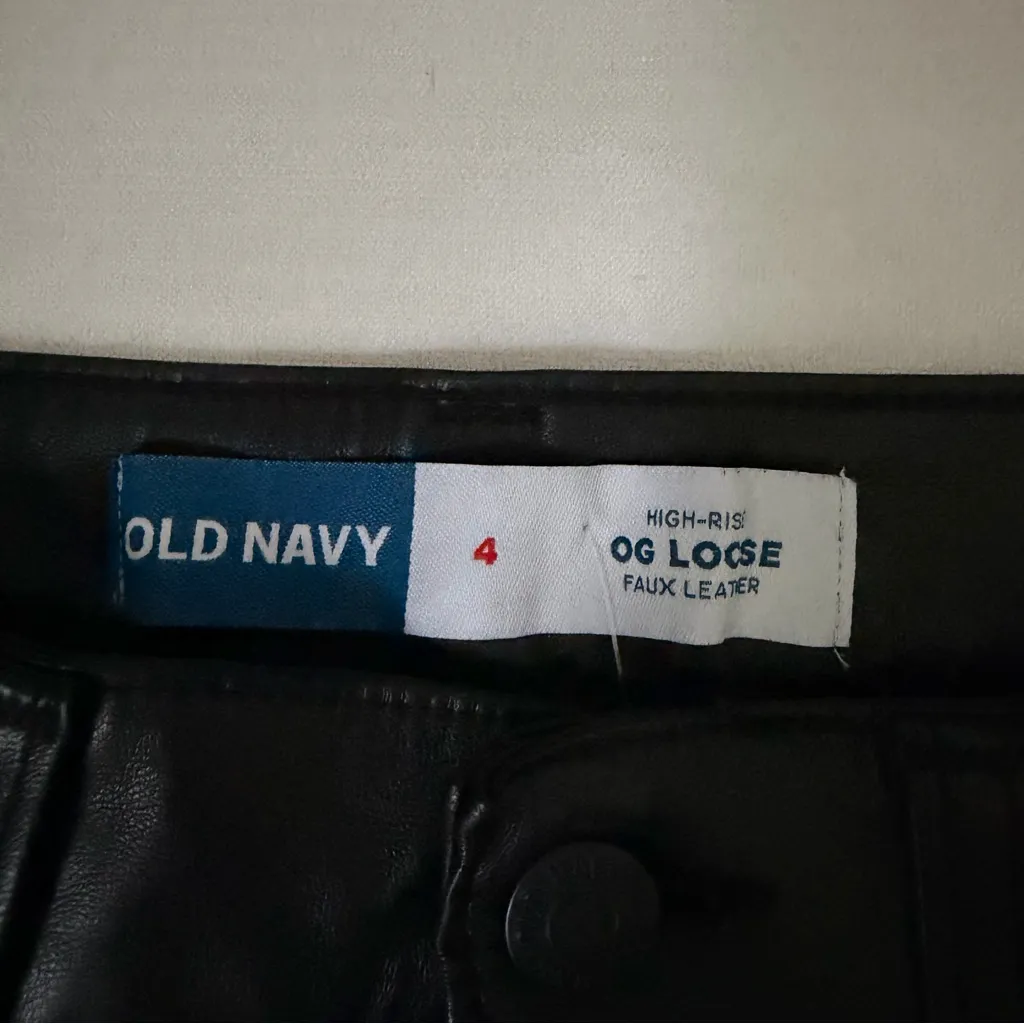 Old navy faux leather OG Loose pant size 4 - Image 3