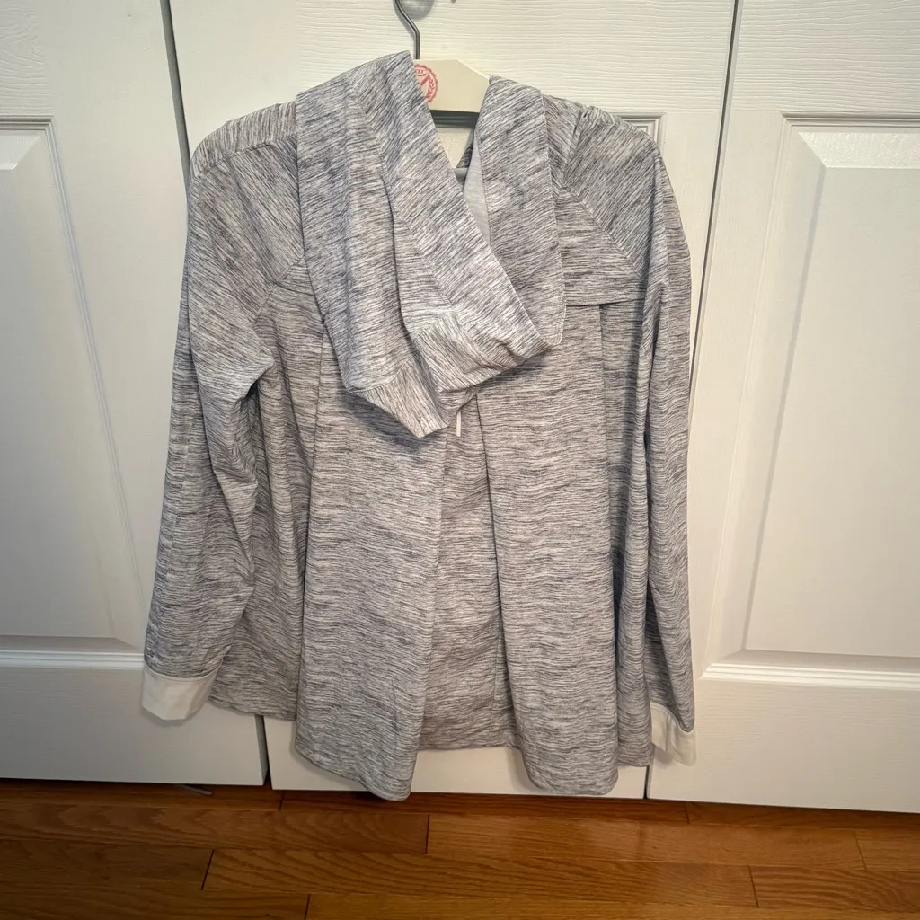 Lululemon Sun Showers Jacket in Heather Gray - Image 4