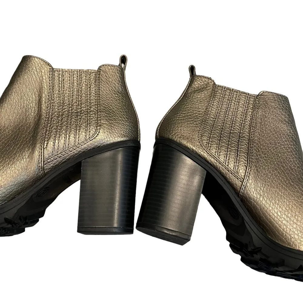 Sam & Libby Bronze Metallic Ankle Boots - Image 10