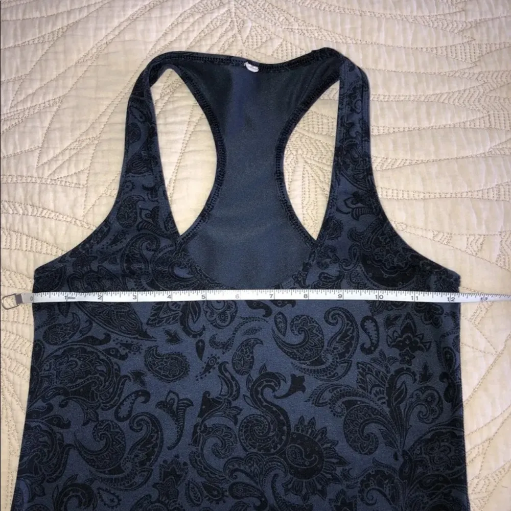 Lululemon tank. Fits a size 2-4. - Image 5