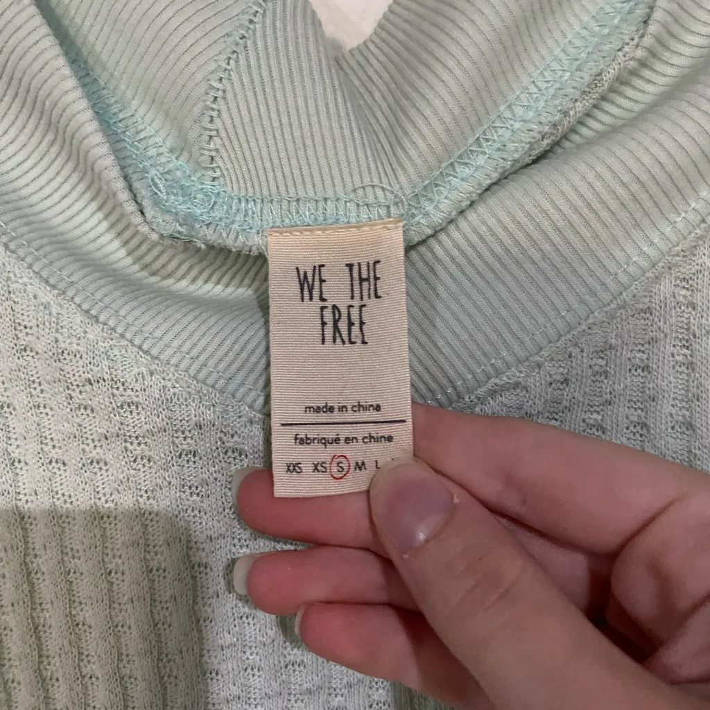 WE THE FREE vneck top mint green small - Image 3